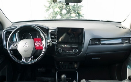 Mitsubishi Outlander III рестайлинг 3, 2017 год, 1 890 000 рублей, 9 фотография