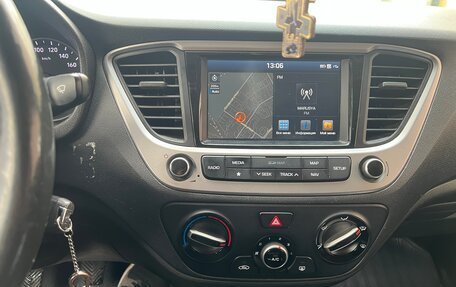 Hyundai Solaris II рестайлинг, 2018 год, 1 400 000 рублей, 9 фотография