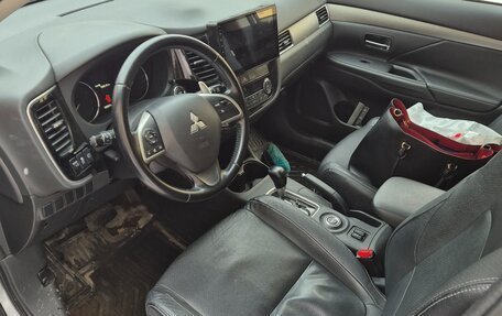 Mitsubishi Outlander III рестайлинг 3, 2014 год, 1 550 000 рублей, 5 фотография