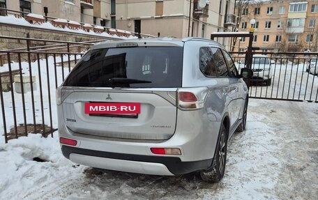Mitsubishi Outlander III рестайлинг 3, 2014 год, 1 550 000 рублей, 3 фотография