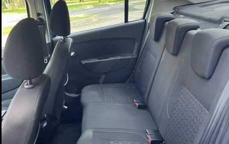 Renault Logan II, 2017 год, 835 000 рублей, 6 фотография