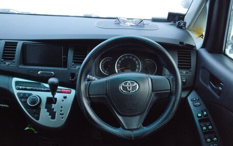 Toyota ISis I, 2012 год, 1 000 000 рублей, 5 фотография