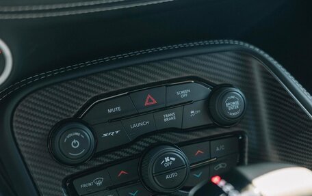 Dodge Challenger III рестайлинг 2, 2023 год, 32 800 000 рублей, 13 фотография