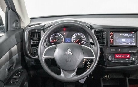 Mitsubishi Outlander III рестайлинг 3, 2016 год, 2 149 000 рублей, 9 фотография