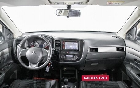 Mitsubishi Outlander III рестайлинг 3, 2016 год, 2 149 000 рублей, 8 фотография