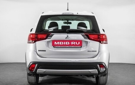 Mitsubishi Outlander III рестайлинг 3, 2016 год, 2 149 000 рублей, 4 фотография