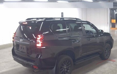 Toyota Land Cruiser Prado 150 рестайлинг 2, 2022 год, 6 200 911 рублей, 3 фотография