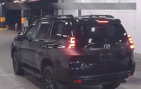 Toyota Land Cruiser Prado 150 рестайлинг 2, 2022 год, 6 200 911 рублей, 2 фотография