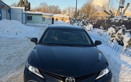 Toyota Camry, 2021 год, 2 990 000 рублей, 3 фотография