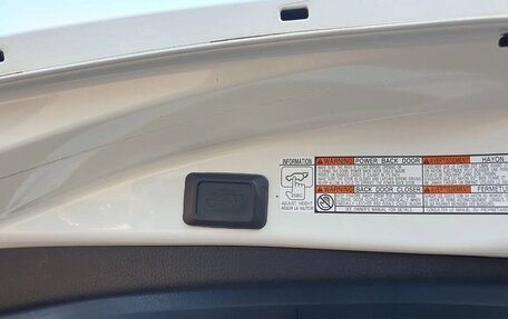 Toyota RAV4, 2018 год, 2 200 000 рублей, 14 фотография