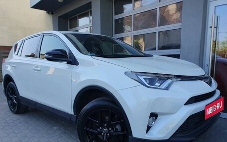 Toyota RAV4, 2018 год, 2 200 000 рублей, 2 фотография