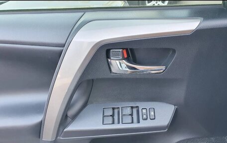 Toyota RAV4, 2018 год, 2 200 000 рублей, 17 фотография