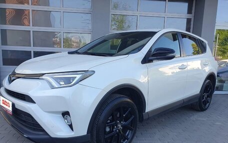 Toyota RAV4, 2018 год, 2 200 000 рублей, 27 фотография