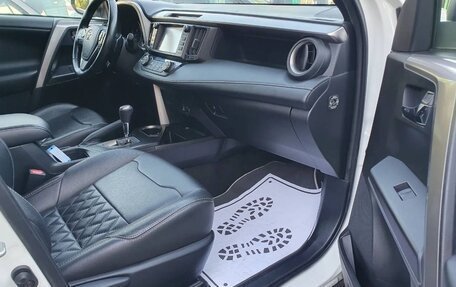 Toyota RAV4, 2018 год, 2 200 000 рублей, 22 фотография