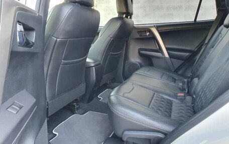 Toyota RAV4, 2018 год, 2 200 000 рублей, 23 фотография