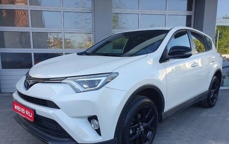 Toyota RAV4, 2018 год, 2 200 000 рублей, 3 фотография