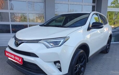Toyota RAV4, 2018 год, 2 200 000 рублей, 26 фотография