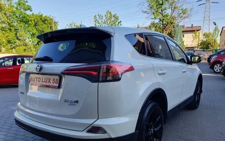 Toyota RAV4, 2018 год, 2 200 000 рублей, 32 фотография