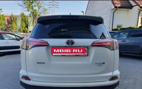 Toyota RAV4, 2018 год, 2 200 000 рублей, 30 фотография