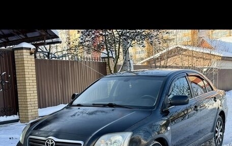 Toyota Avensis III рестайлинг, 2004 год, 720 000 рублей, 1 фотография