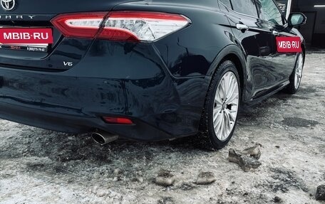 Toyota Camry, 2019 год, 2 420 000 рублей, 6 фотография