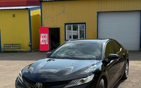 Toyota Camry, 2018 год, 3 250 000 рублей, 2 фотография