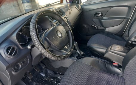 Renault Logan II, 2017 год, 575 000 рублей, 1 фотография