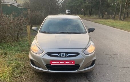 Hyundai Solaris II рестайлинг, 2013 год, 850 000 рублей, 1 фотография