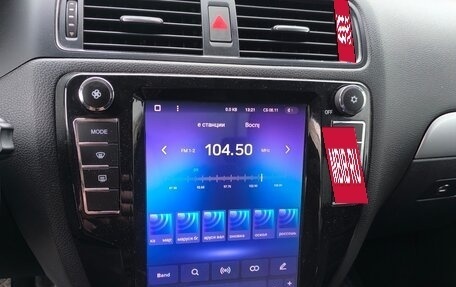 Volkswagen Jetta VI, 2011 год, 910 000 рублей, 7 фотография