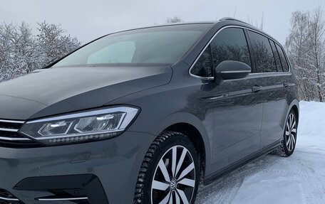 Volkswagen Touran III, 2019 год, 2 600 000 рублей, 2 фотография