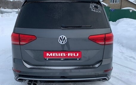 Volkswagen Touran III, 2019 год, 2 600 000 рублей, 5 фотография