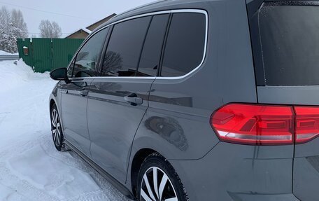 Volkswagen Touran III, 2019 год, 2 600 000 рублей, 6 фотография