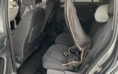 Volkswagen Touran III, 2019 год, 2 600 000 рублей, 10 фотография