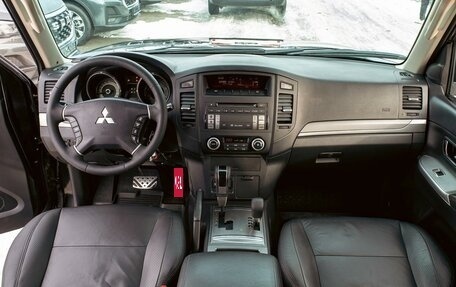 Mitsubishi Pajero IV, 2013 год, 2 095 000 рублей, 16 фотография