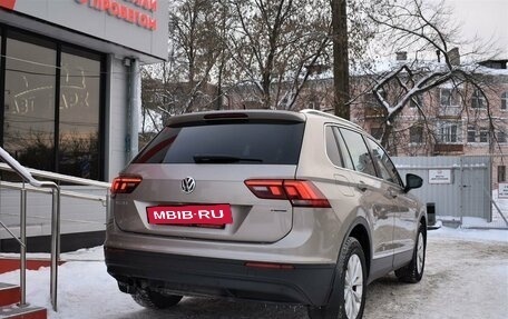 Volkswagen Tiguan II, 2018 год, 2 399 000 рублей, 3 фотография