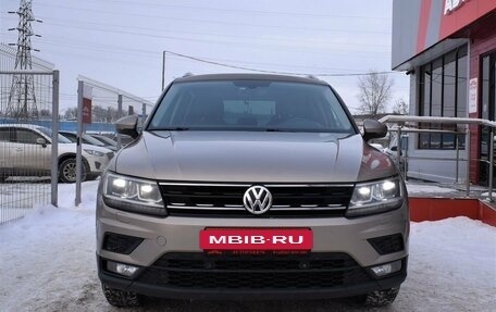 Volkswagen Tiguan II, 2018 год, 2 399 000 рублей, 2 фотография