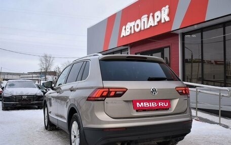 Volkswagen Tiguan II, 2018 год, 2 399 000 рублей, 6 фотография