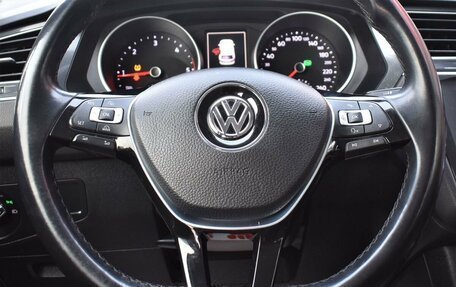 Volkswagen Tiguan II, 2018 год, 2 399 000 рублей, 19 фотография