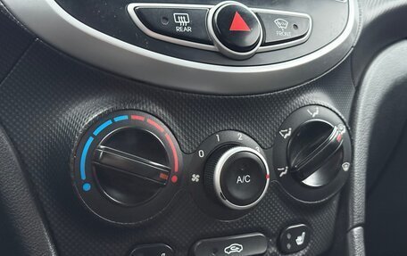 Hyundai Solaris II рестайлинг, 2011 год, 695 000 рублей, 19 фотография