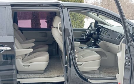 KIA Carnival III, 2019 год, 2 850 000 рублей, 5 фотография