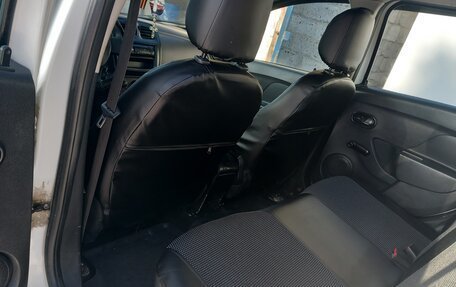 Renault Logan II, 2017 год, 575 000 рублей, 4 фотография