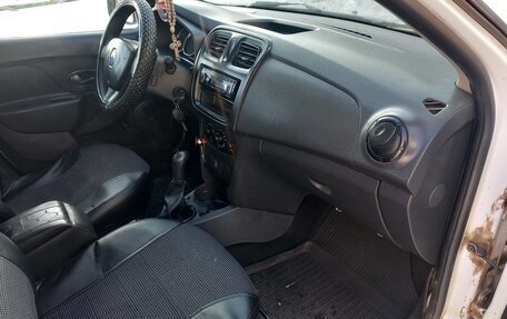 Renault Logan II, 2017 год, 575 000 рублей, 12 фотография