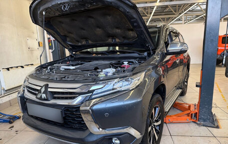 Mitsubishi Pajero Sport III рестайлинг, 2018 год, 2 499 000 рублей, 2 фотография
