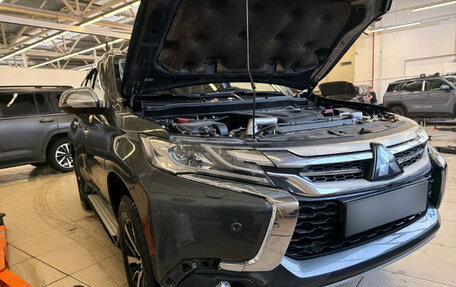 Mitsubishi Pajero Sport III рестайлинг, 2018 год, 2 499 000 рублей, 4 фотография