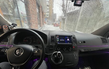 Volkswagen Caravelle T5, 2011 год, 1 950 000 рублей, 2 фотография