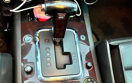 Volkswagen Touareg III, 2005 год, 875 000 рублей, 28 фотография