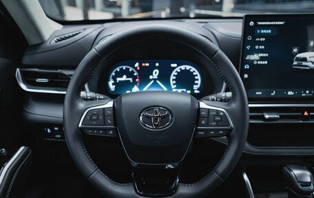 Toyota Highlander, 2025 год, 5 350 000 рублей, 27 фотография