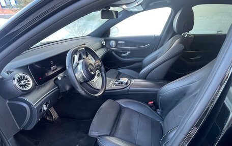 Mercedes-Benz E-Класс, 2019 год, 4 200 000 рублей, 26 фотография