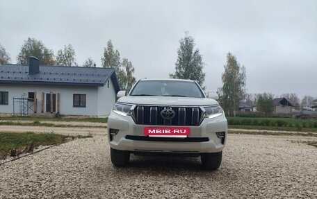 Toyota Land Cruiser Prado 150 рестайлинг 2, 2018 год, 4 800 000 рублей, 5 фотография