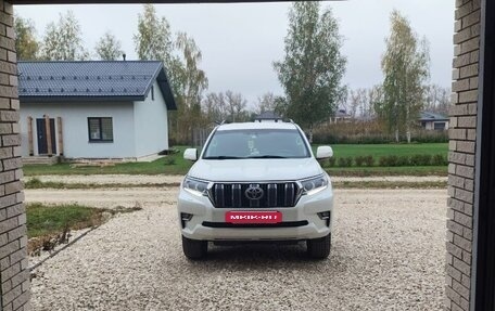 Toyota Land Cruiser Prado 150 рестайлинг 2, 2018 год, 4 800 000 рублей, 20 фотография